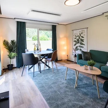 別荘 Met Eigen Tuin Aan De Veluwse Bosrand プッテン