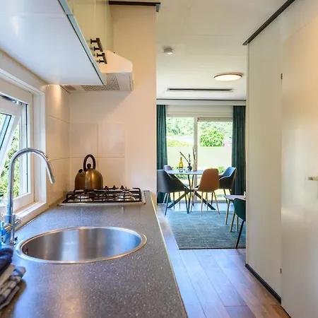 Met Eigen Tuin Aan De Veluwse Bosrand * 皮滕