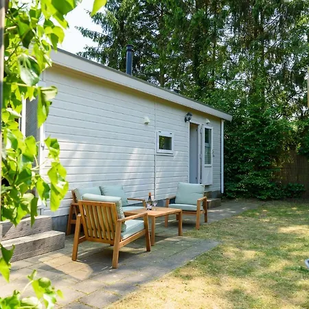 Met Eigen Tuin Aan De Veluwse Bosrand *