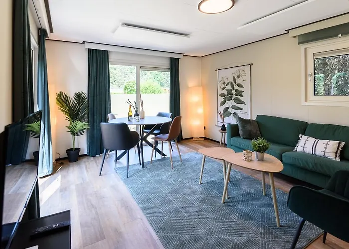 펜션 Met Eigen Tuin Aan De Veluwse Bosrand 푸텐