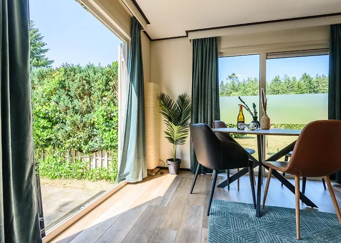 Met Eigen Tuin Aan De Veluwse Bosrand *