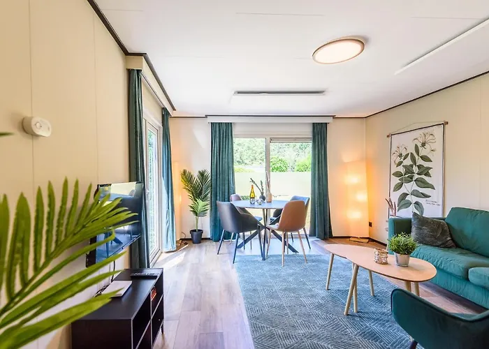 Met Eigen Tuin Aan De Veluwse Bosrand