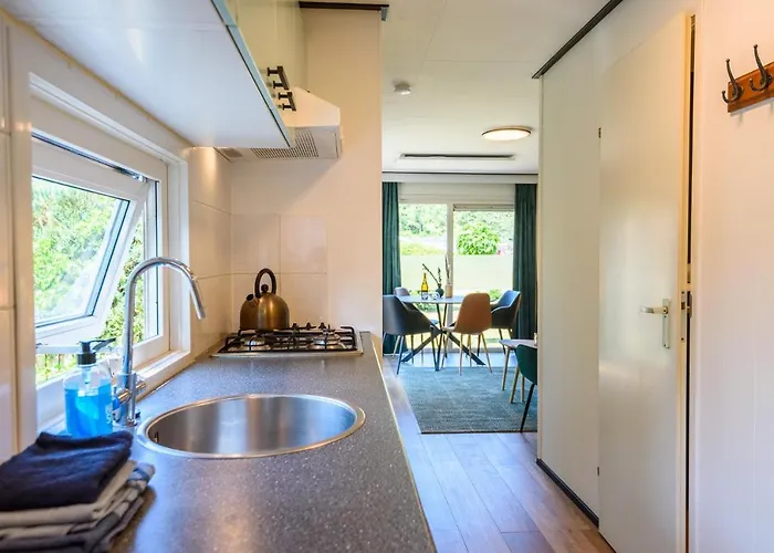 Met Eigen Tuin Aan De Veluwse Bosrand * Putten