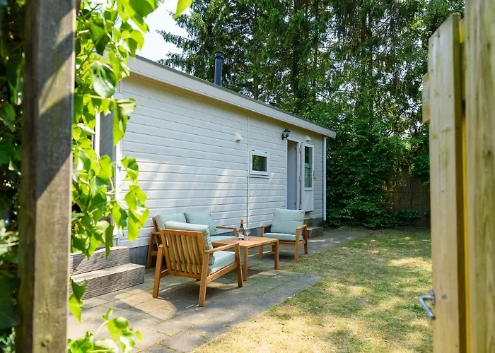 Met Eigen Tuin Aan De Veluwse Bosrand *